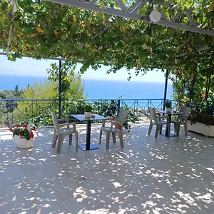 Pensión Ionian View, Qeparo