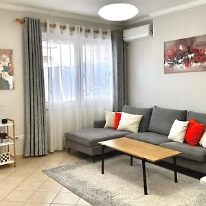 Quiet & Spacious Center - 4 Min Walk , Tirana Albania